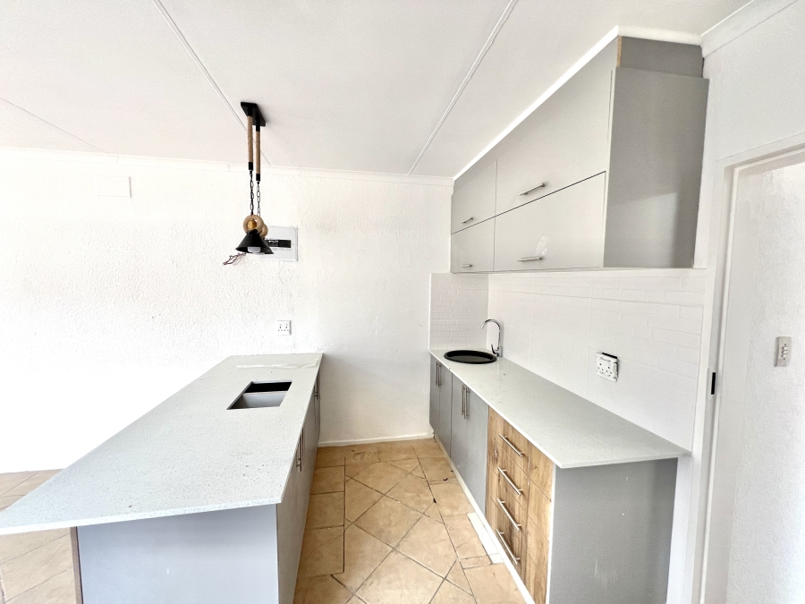 To Let 1 Bedroom Property for Rent in Vorna Valley Gauteng