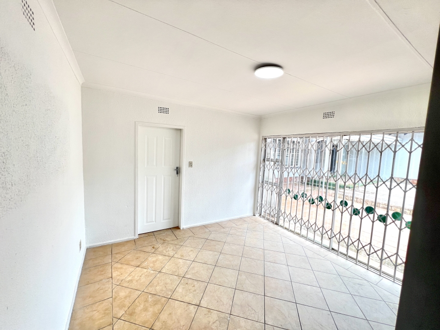 To Let 1 Bedroom Property for Rent in Vorna Valley Gauteng