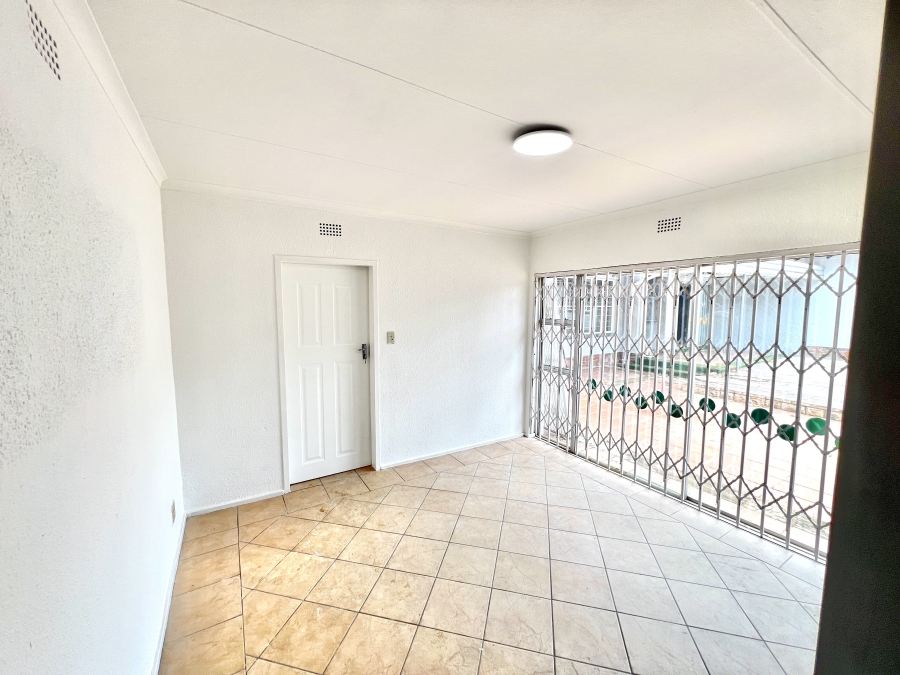 To Let 1 Bedroom Property for Rent in Vorna Valley Gauteng