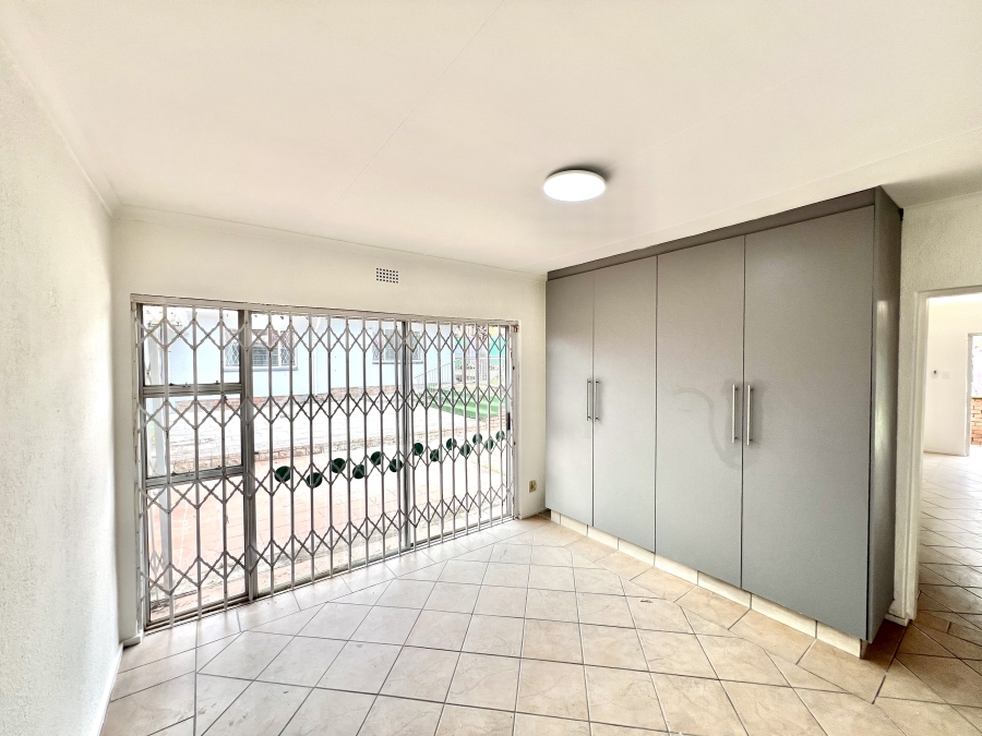 To Let 1 Bedroom Property for Rent in Vorna Valley Gauteng