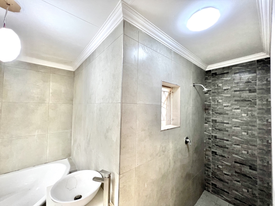 To Let 1 Bedroom Property for Rent in Vorna Valley Gauteng