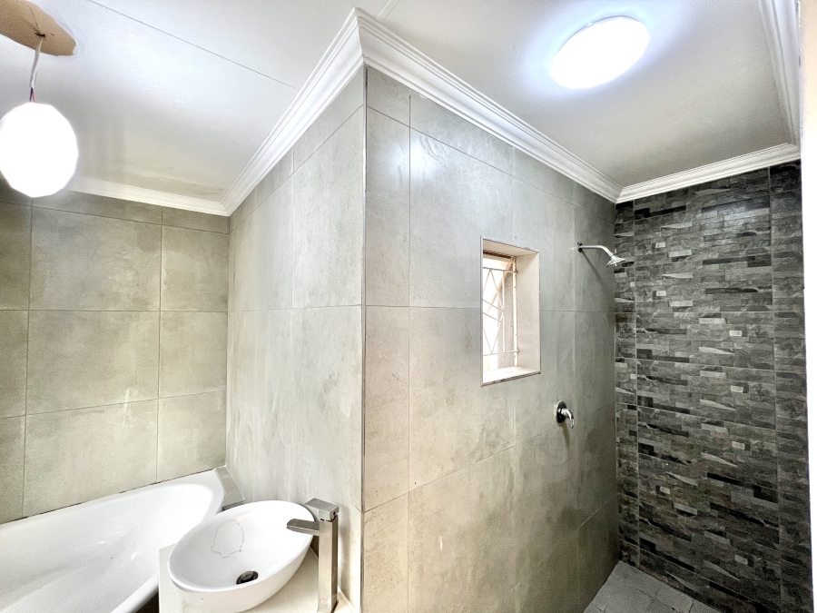 To Let 1 Bedroom Property for Rent in Vorna Valley Gauteng