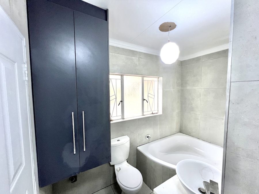 To Let 1 Bedroom Property for Rent in Vorna Valley Gauteng