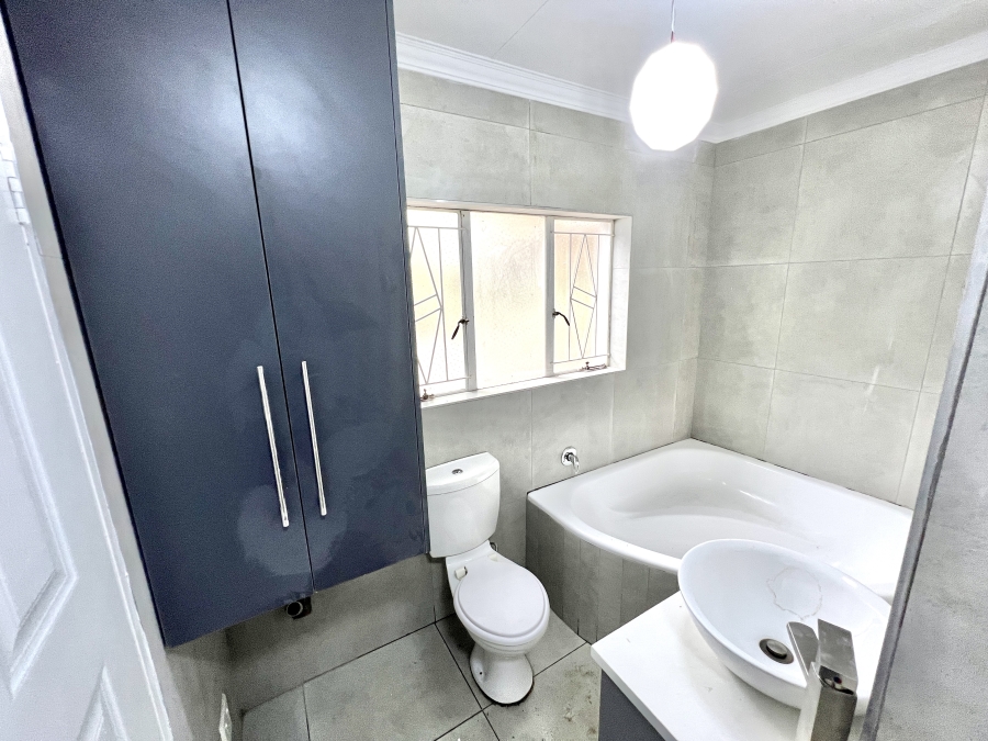 To Let 1 Bedroom Property for Rent in Vorna Valley Gauteng