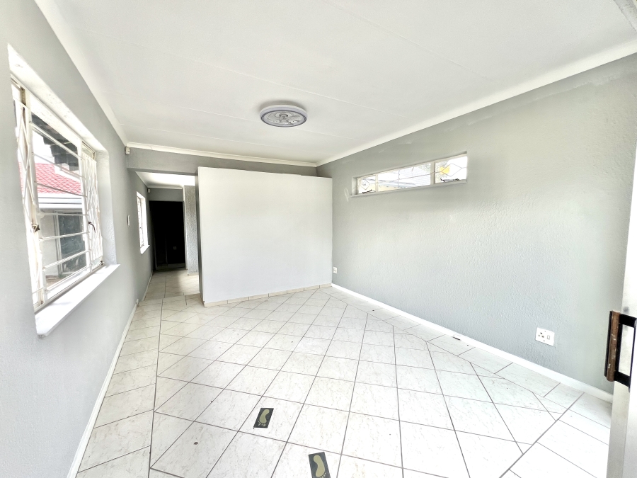 To Let 1 Bedroom Property for Rent in Vorna Valley Gauteng