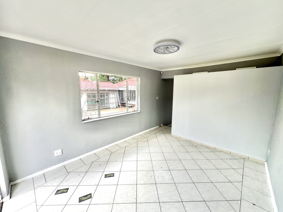 To Let 1 Bedroom Property for Rent in Vorna Valley Gauteng