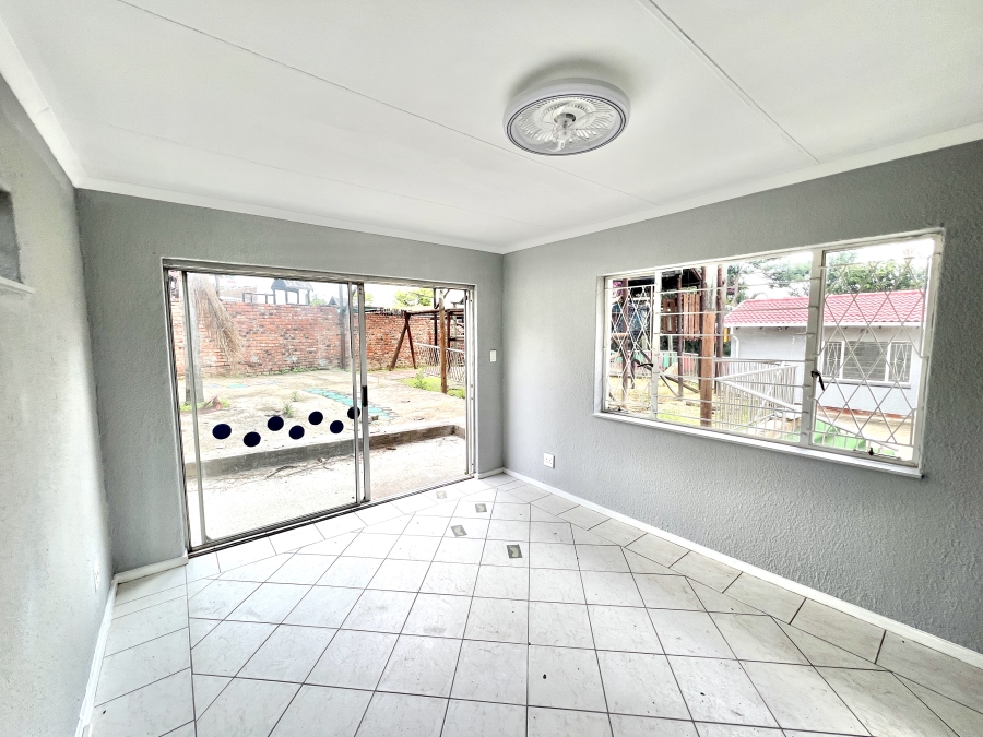 To Let 1 Bedroom Property for Rent in Vorna Valley Gauteng