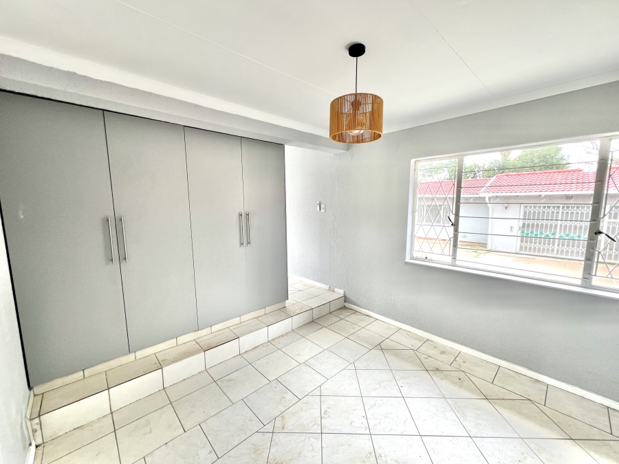 To Let 1 Bedroom Property for Rent in Vorna Valley Gauteng