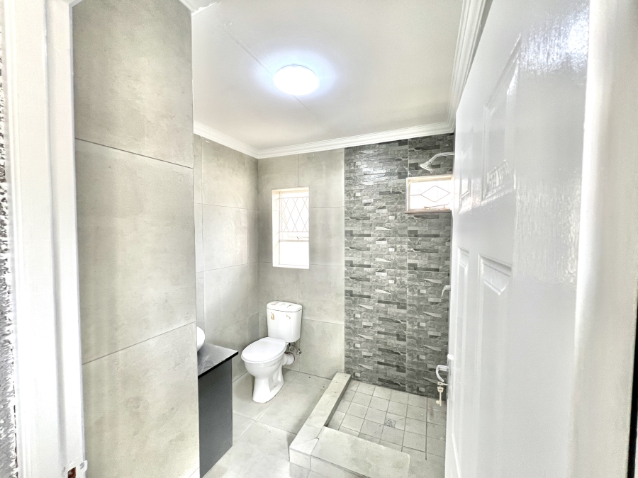 To Let 1 Bedroom Property for Rent in Vorna Valley Gauteng