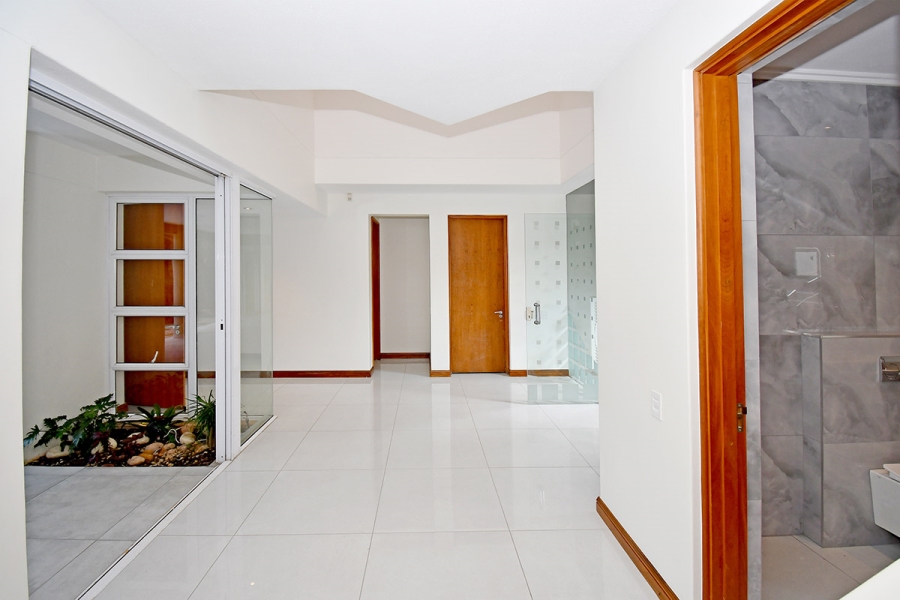 5 Bedroom Property for Sale in Hurlingham Gauteng