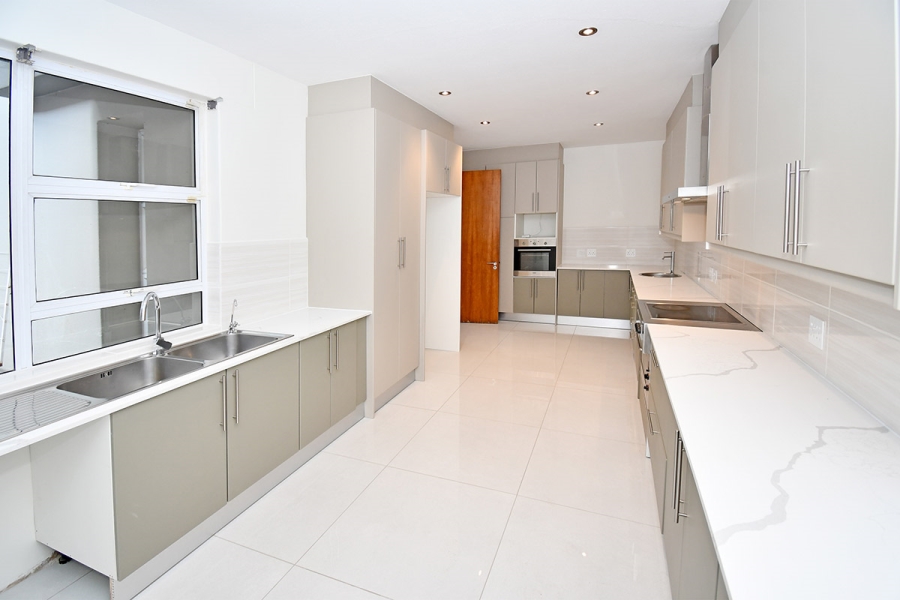 5 Bedroom Property for Sale in Hurlingham Gauteng