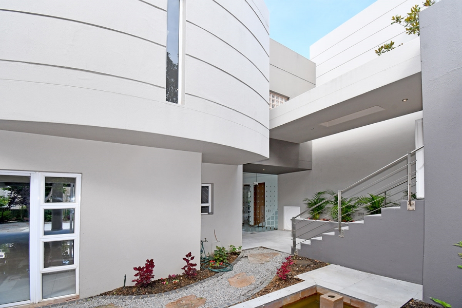 5 Bedroom Property for Sale in Hurlingham Gauteng