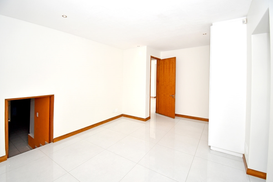 5 Bedroom Property for Sale in Hurlingham Gauteng