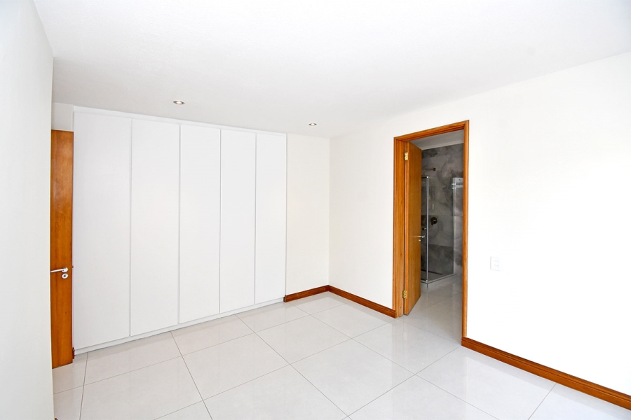 5 Bedroom Property for Sale in Hurlingham Gauteng