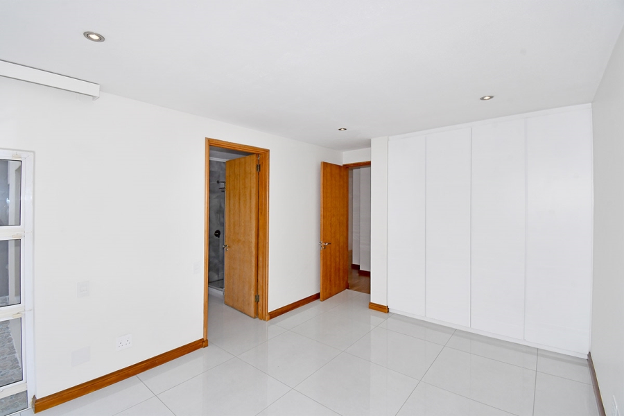 5 Bedroom Property for Sale in Hurlingham Gauteng