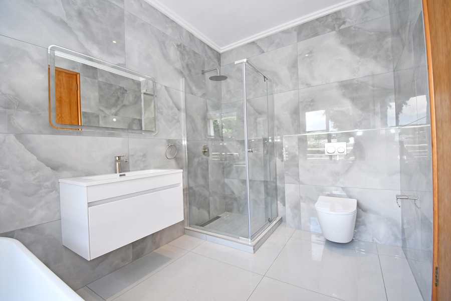 5 Bedroom Property for Sale in Hurlingham Gauteng