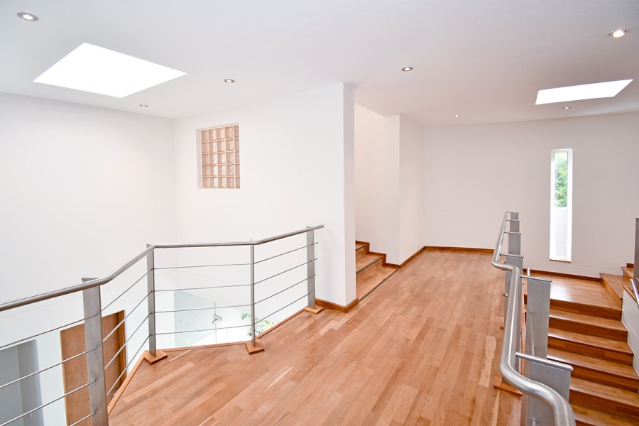 5 Bedroom Property for Sale in Hurlingham Gauteng