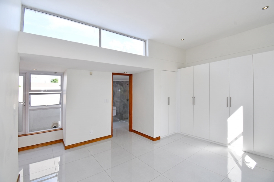 5 Bedroom Property for Sale in Hurlingham Gauteng