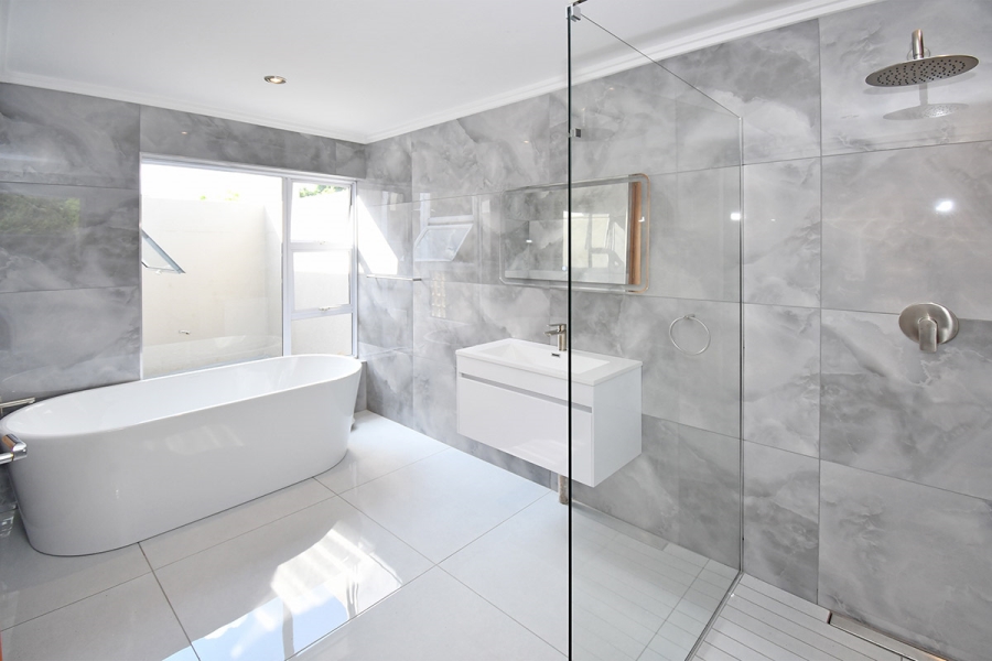 5 Bedroom Property for Sale in Hurlingham Gauteng