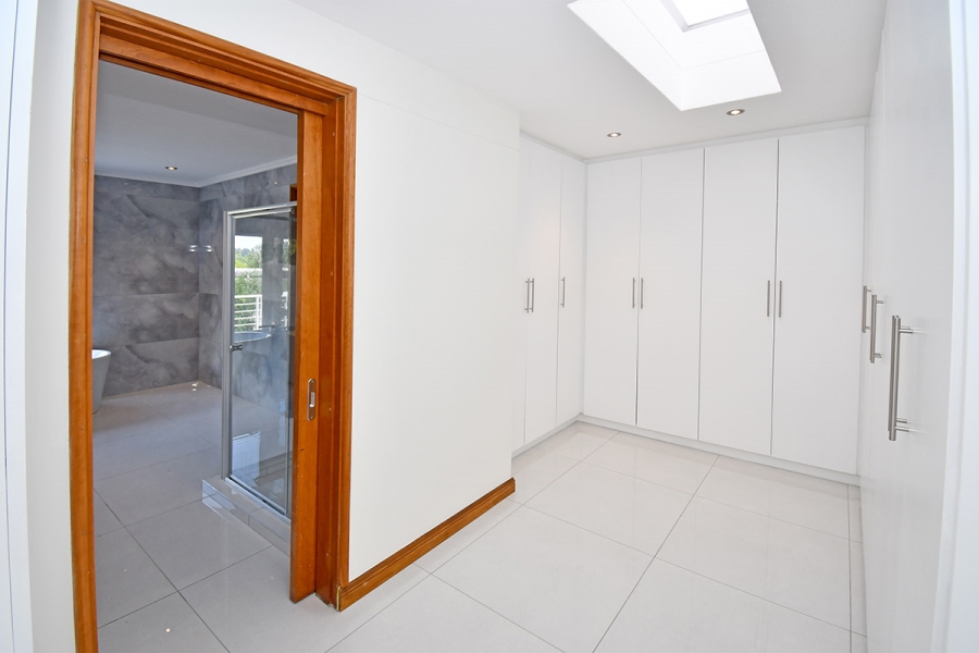 5 Bedroom Property for Sale in Hurlingham Gauteng