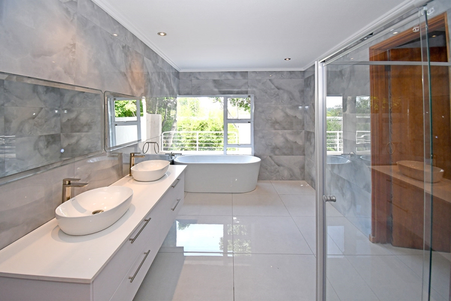 5 Bedroom Property for Sale in Hurlingham Gauteng