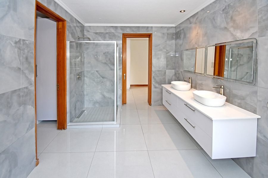 5 Bedroom Property for Sale in Hurlingham Gauteng