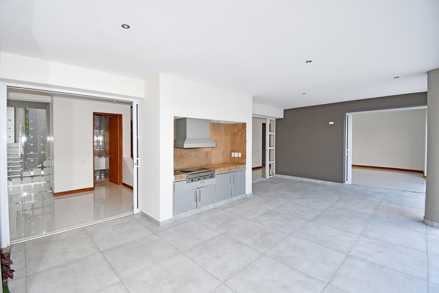 5 Bedroom Property for Sale in Hurlingham Gauteng