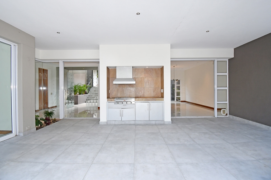 5 Bedroom Property for Sale in Hurlingham Gauteng