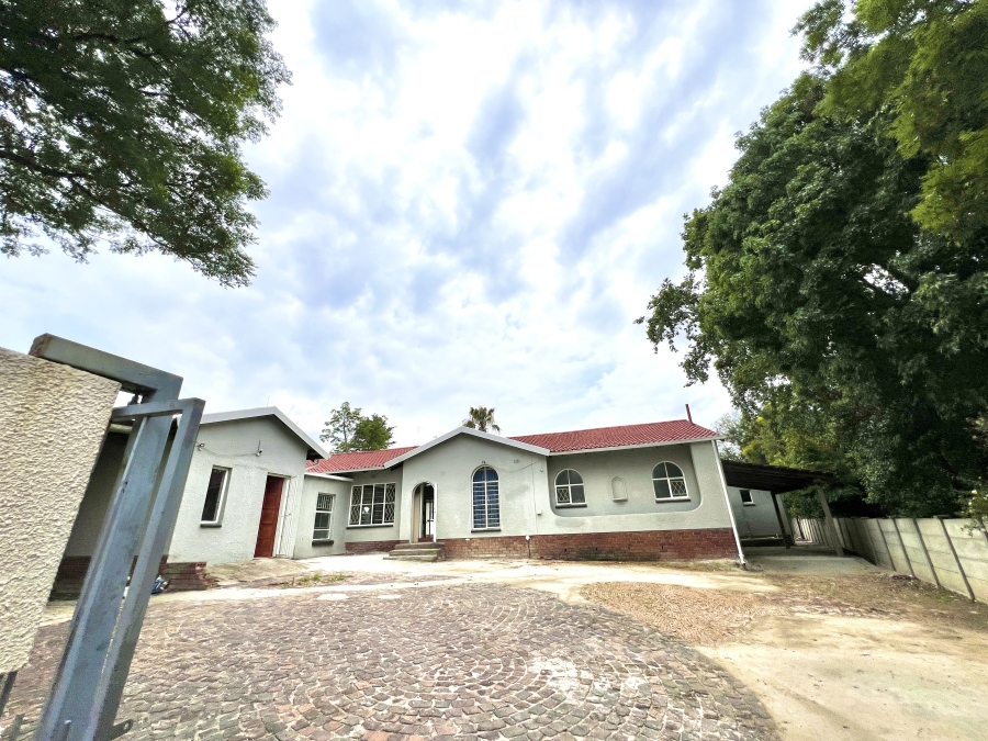 To Let 4 Bedroom Property for Rent in Vorna Valley Gauteng