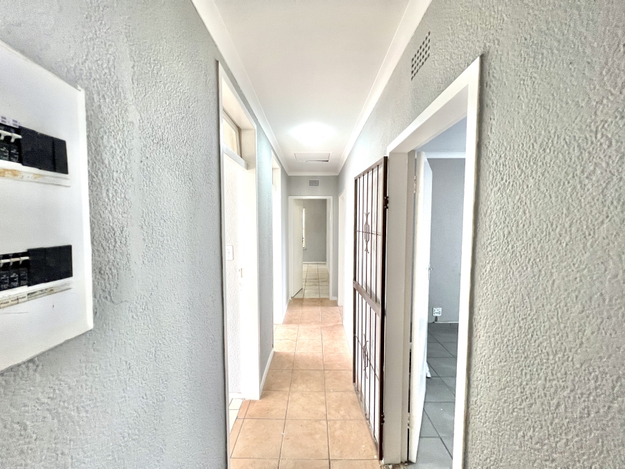 To Let 4 Bedroom Property for Rent in Vorna Valley Gauteng