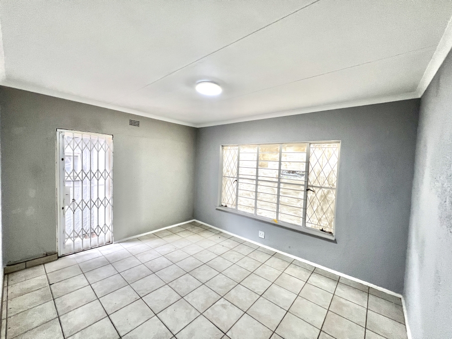 To Let 4 Bedroom Property for Rent in Vorna Valley Gauteng