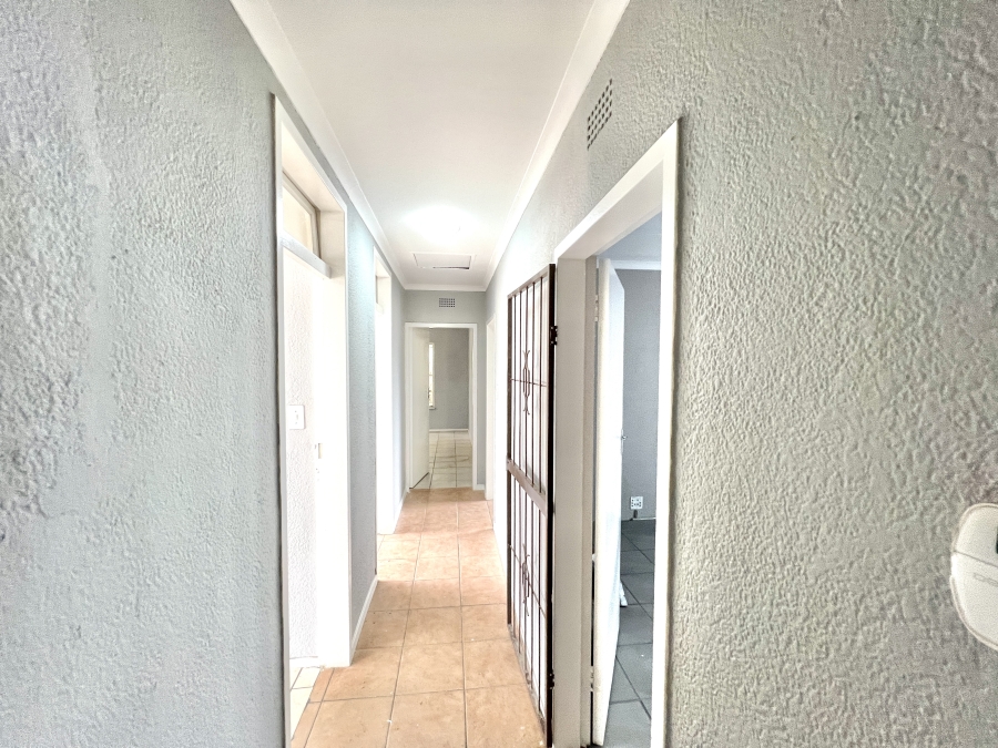 To Let 4 Bedroom Property for Rent in Vorna Valley Gauteng