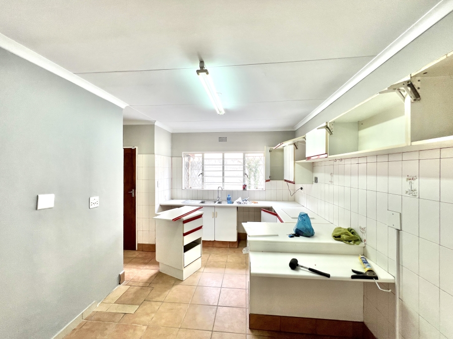 To Let 4 Bedroom Property for Rent in Vorna Valley Gauteng