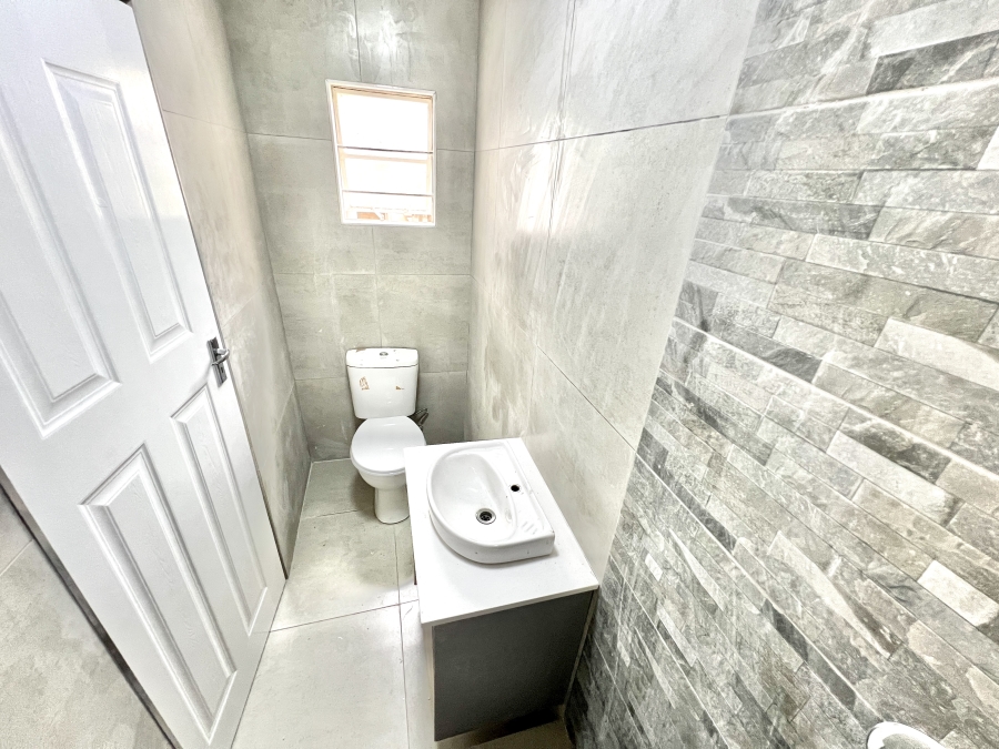 To Let 4 Bedroom Property for Rent in Vorna Valley Gauteng