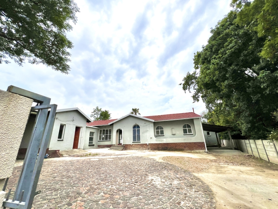 To Let 4 Bedroom Property for Rent in Vorna Valley Gauteng