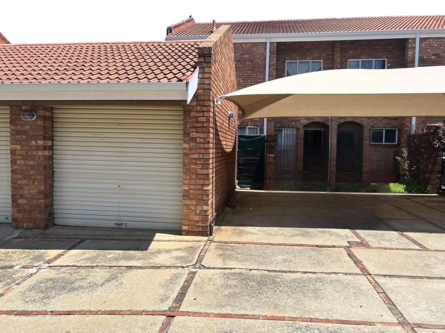To Let 3 Bedroom Property for Rent in Halfway Gardens Gauteng