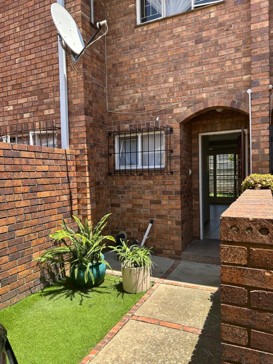 To Let 3 Bedroom Property for Rent in Halfway Gardens Gauteng