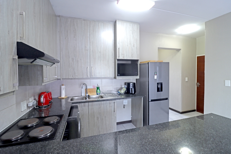 2 Bedroom Property for Sale in Barbeque Downs Gauteng