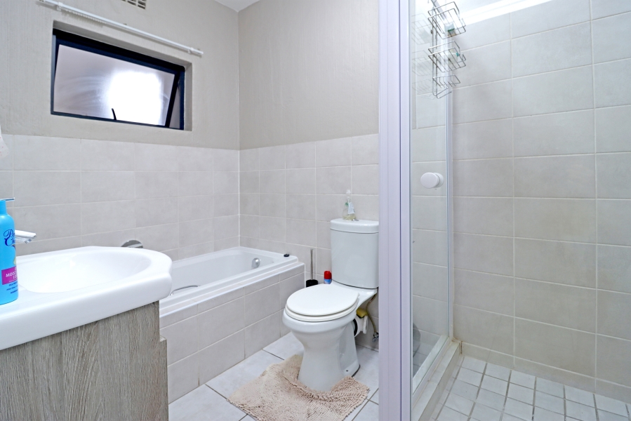 2 Bedroom Property for Sale in Barbeque Downs Gauteng