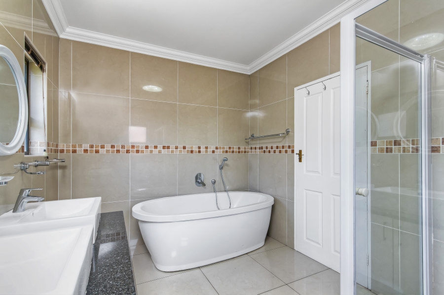 5 Bedroom Property for Sale in Kyalami Glen Estate Gauteng