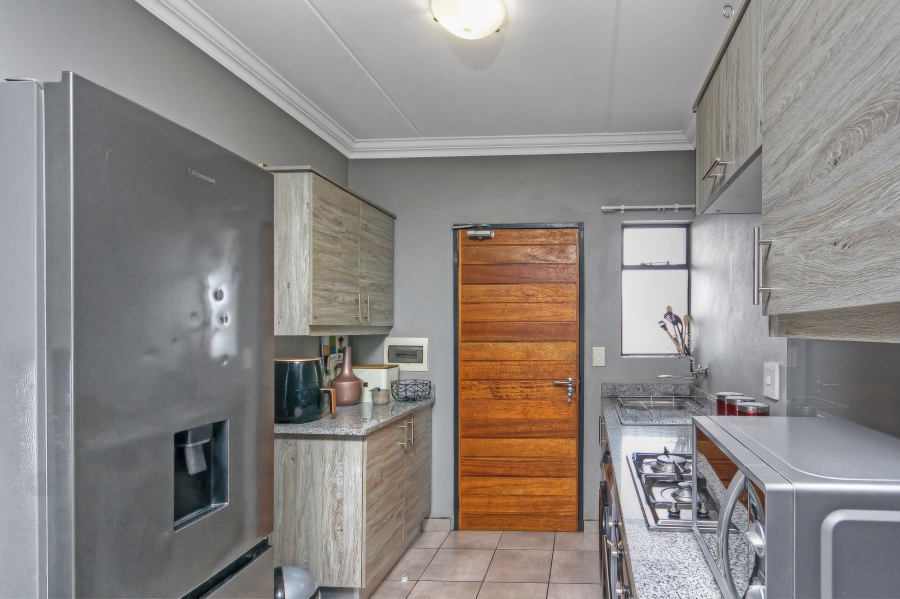 2 Bedroom Property for Sale in Noordwyk Gauteng