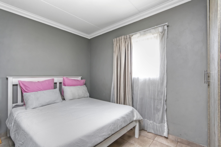 2 Bedroom Property for Sale in Noordwyk Gauteng