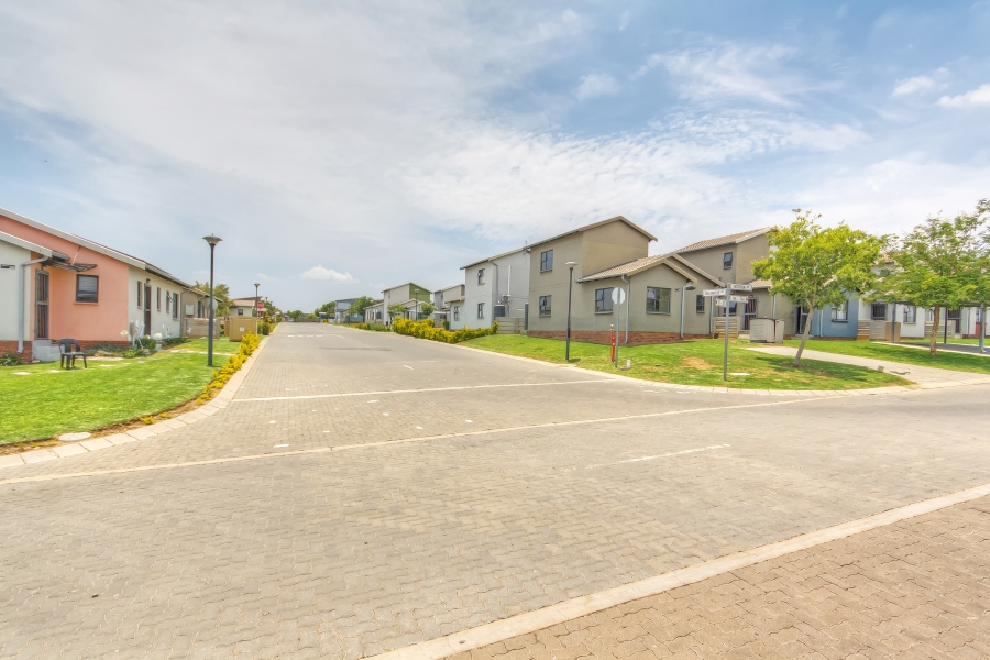 2 Bedroom Property for Sale in Noordwyk Gauteng