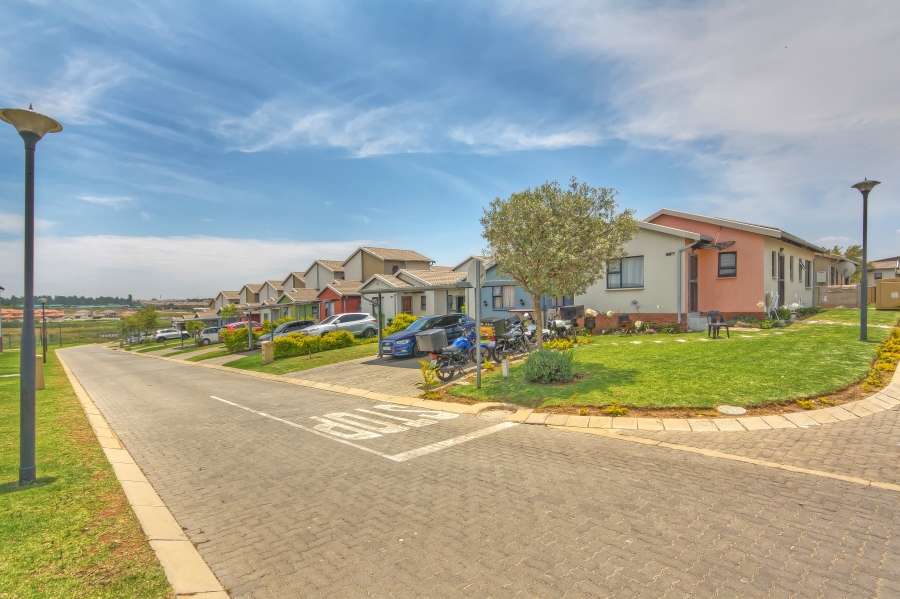 2 Bedroom Property for Sale in Noordwyk Gauteng