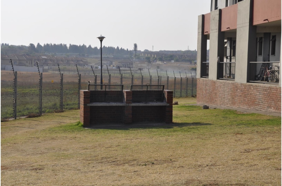 2 Bedroom Property for Sale in Noordwyk Gauteng