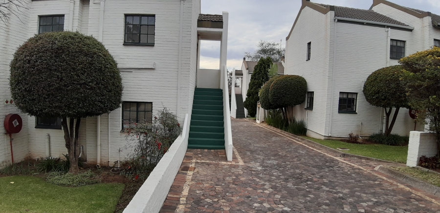 To Let 1 Bedroom Property for Rent in Magaliessig Gauteng