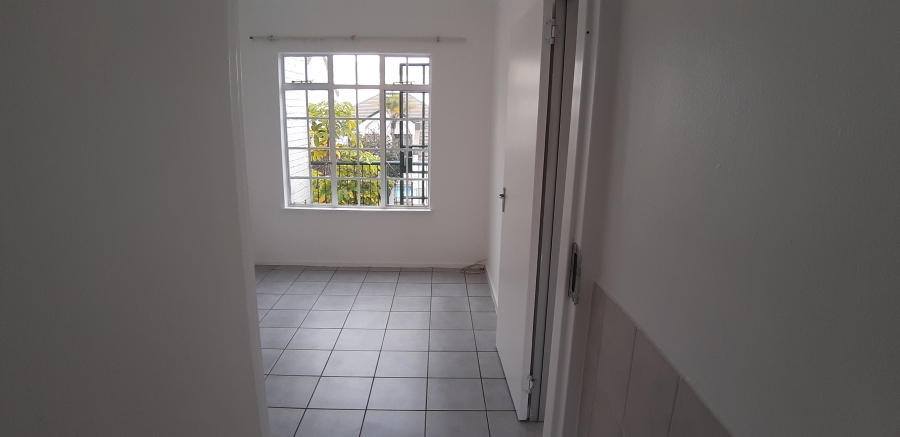 To Let 1 Bedroom Property for Rent in Magaliessig Gauteng