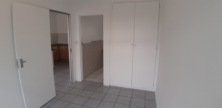 To Let 1 Bedroom Property for Rent in Magaliessig Gauteng