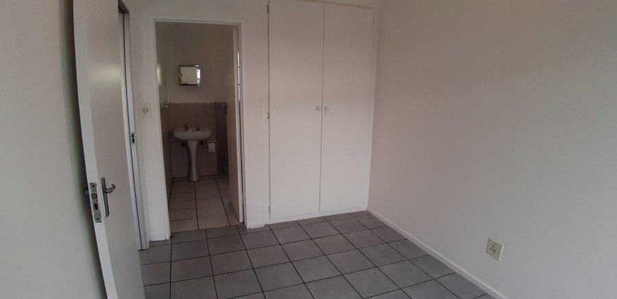 To Let 1 Bedroom Property for Rent in Magaliessig Gauteng