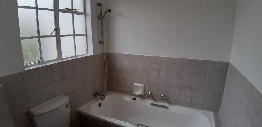 To Let 1 Bedroom Property for Rent in Magaliessig Gauteng